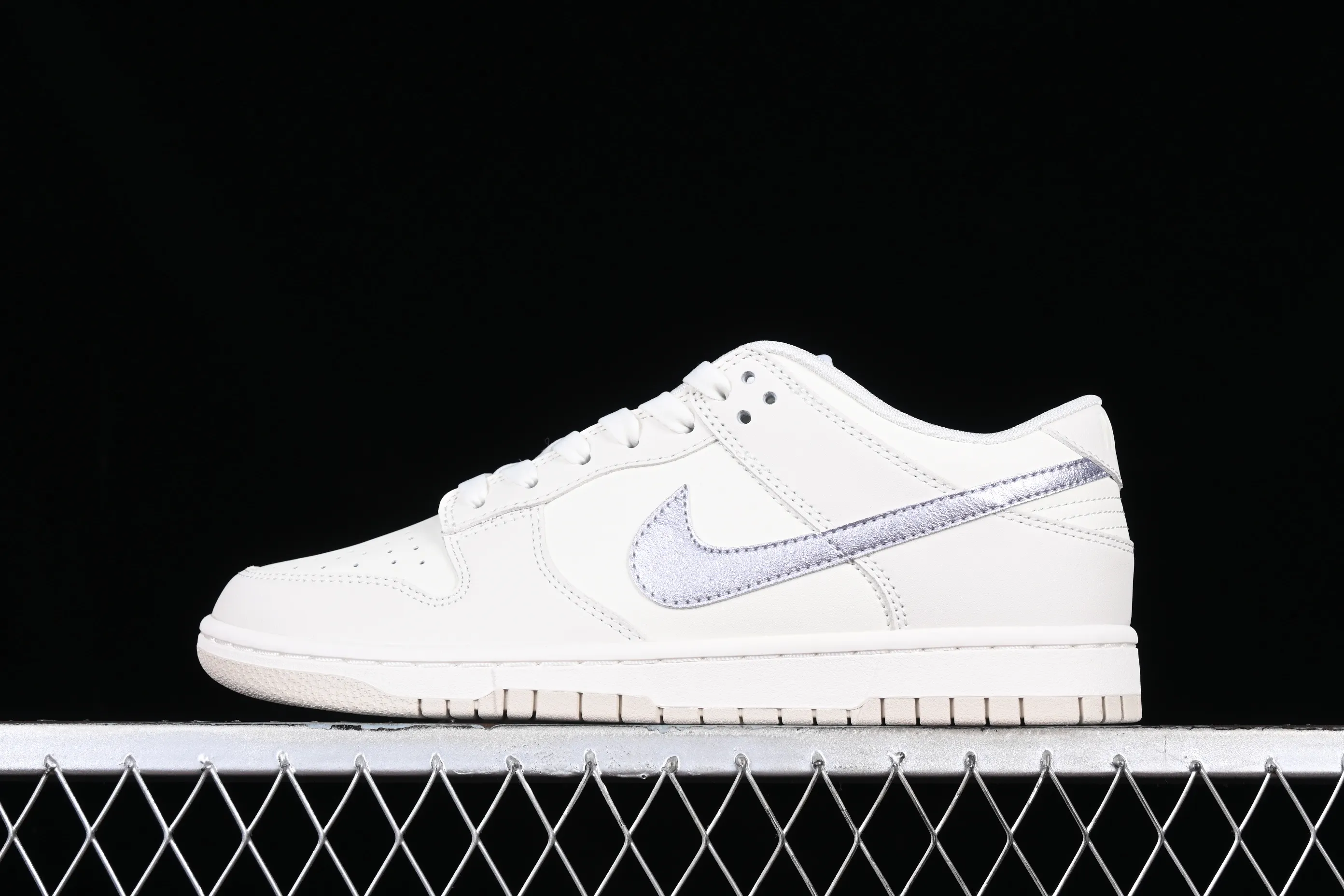 All categories Nk SB Dunk series Nk SB Dunk Low low-top sneakers Nk Dunk Low milk blue customized version of deconstructed strap casual sneakers DX5930-100